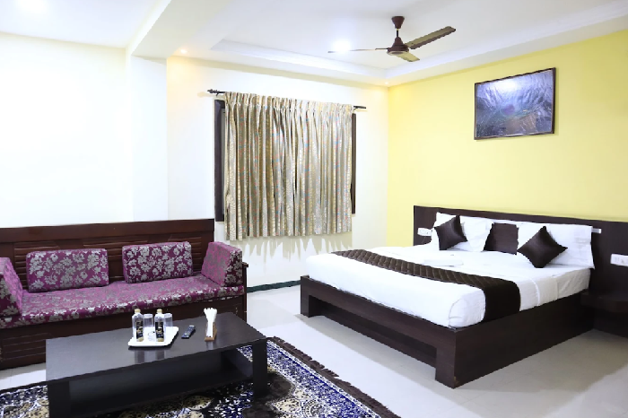 1 x Premium Room